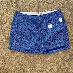 BRAND NEW Women’s Old Navy blue and white shorts
